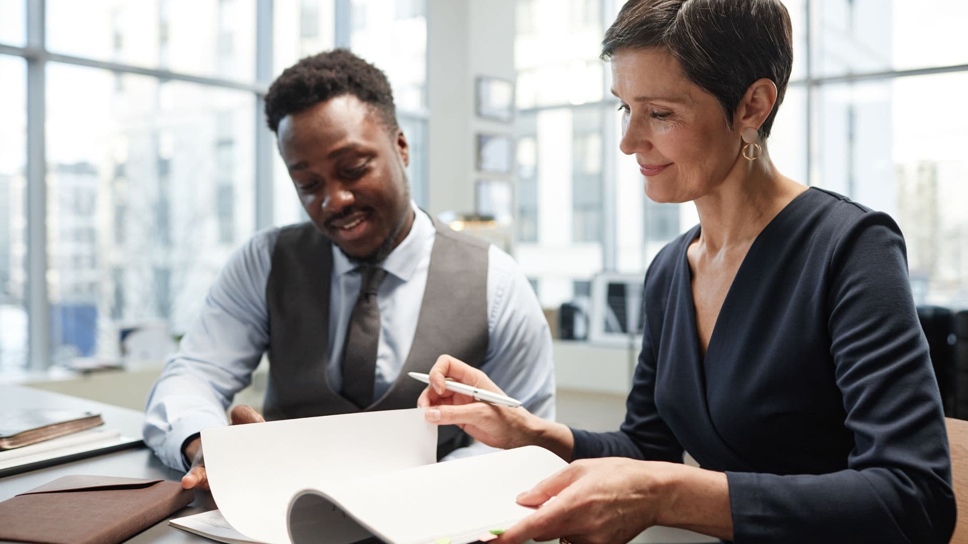 10 Legal and Accounting Red Flags for Recruiters